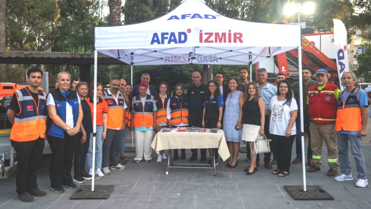 Bornova'da Deprem Bilinci İçin Güç Birliği! Farkındalık Etkinliği