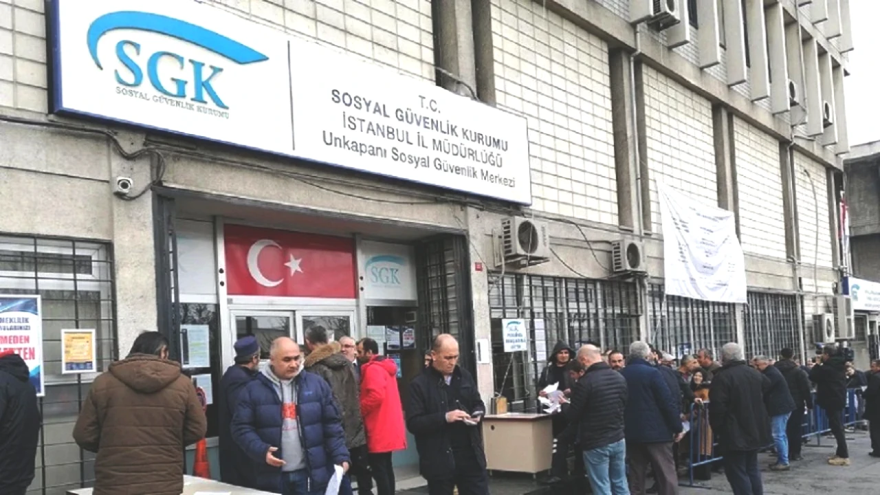 SGK'dan Milyonları Sevindiren Müjdeli Haber! Çalışma Yıllarınızı Kontrol Ettiniz mi?