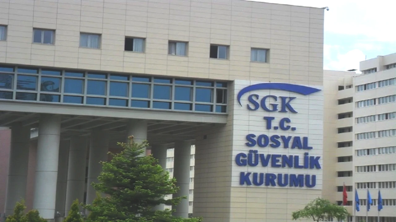 Kadınlara Müjde! Erken Emeklilik ve Ek Maaşlarla Sosyal Güvenlikte Devrimsel Fırsatlar Geldi!